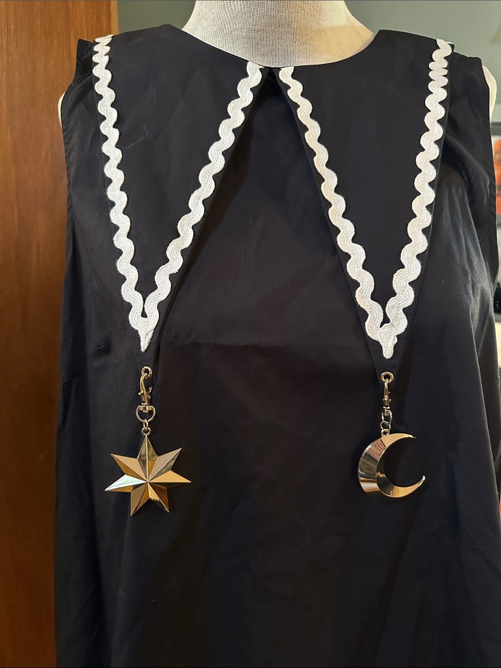 ModCloth Black Friday Sleeveless Mini Dress Pointed Collar & Celestial Charms 1X - Picture 3 of 9